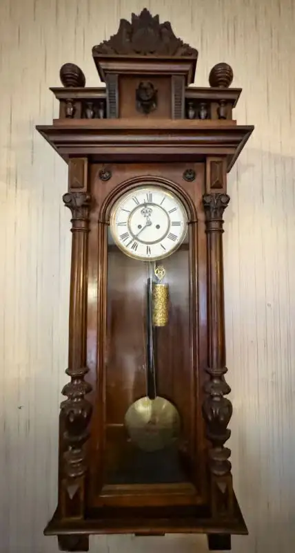 A-504 – Gründerzeit-Wanduhr mit Pendel