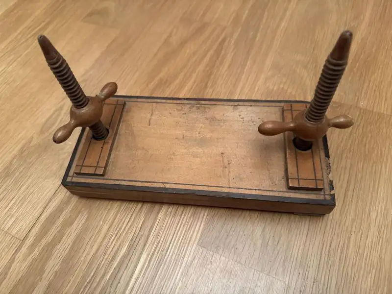 A-525 – Kleine hölzerne Buchpresse